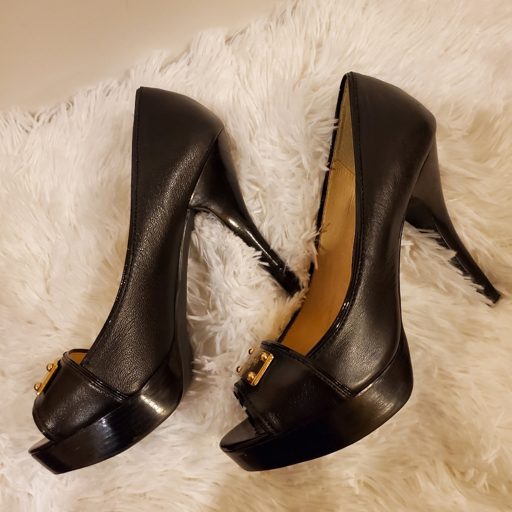 Shoes - Picture 2 of 6